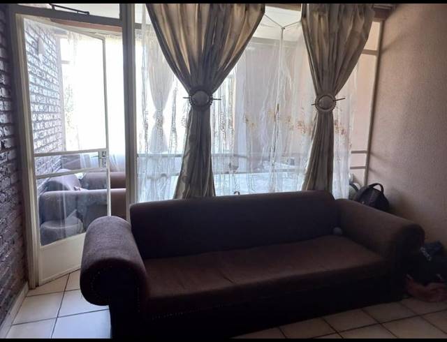 2 BEDROOM APARTMENT FOR SALE IN GERMISTON SOUTH